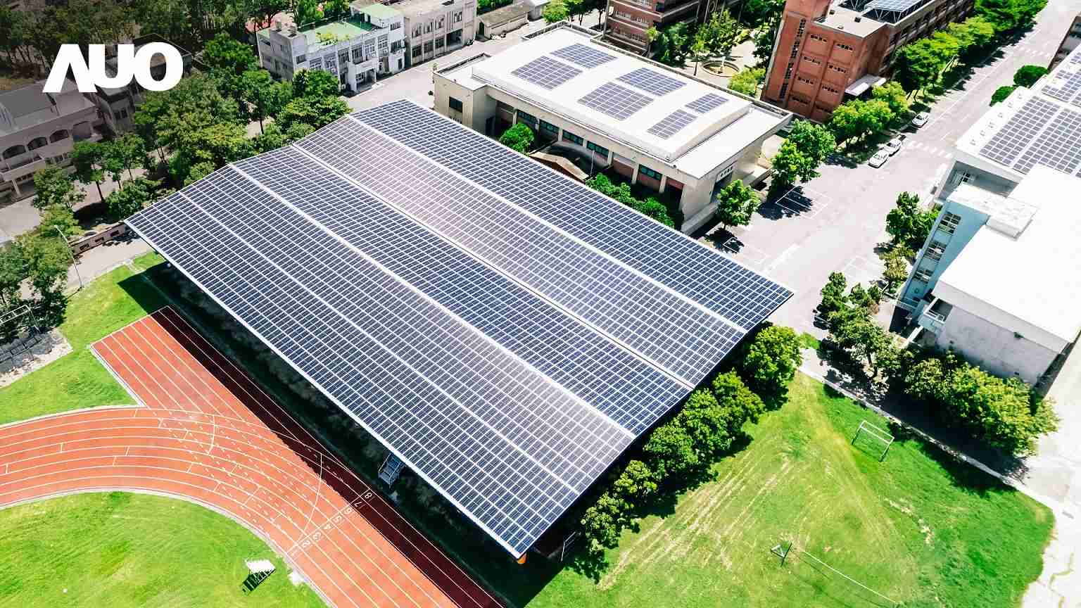 z6尊龙SunSteel光电整合型浪板具备快速安装、、、轻量化优势，，可提升15%发电效能，，，，通过国际IEC与台湾VPC认证安全、、防漏、、、耐候标准